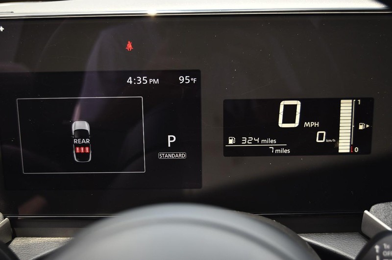 Nissan Kicks Vehicle Image 11