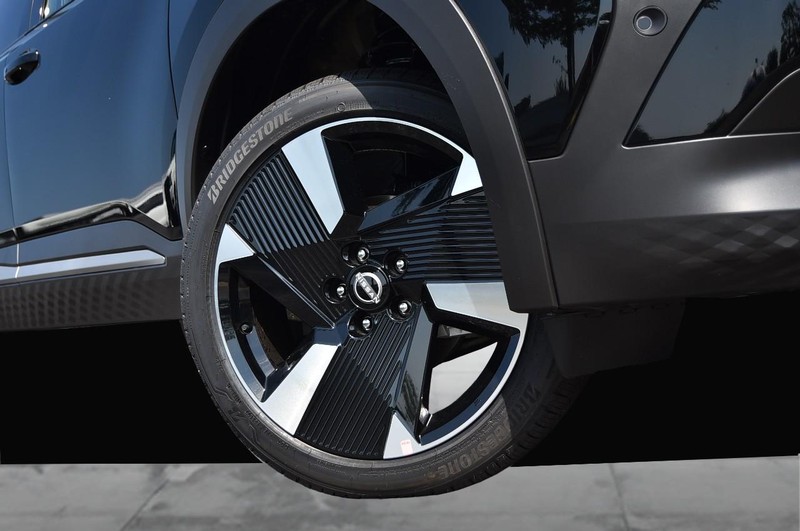 Nissan Kicks Vehicle Image 03