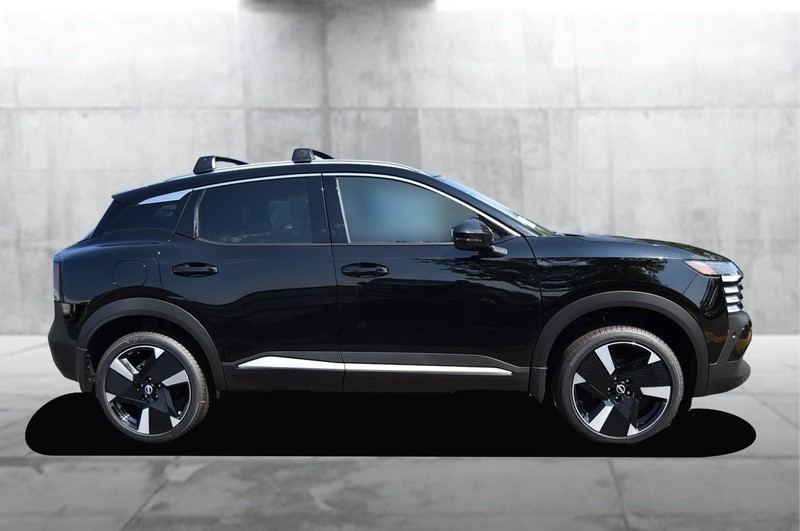 Nissan Kicks Vehicle Image 05