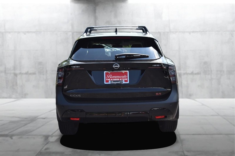 Nissan Kicks Vehicle Image 06