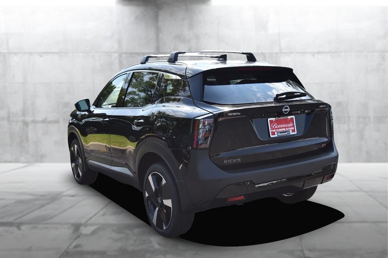 Nissan Kicks Vehicle Image 07