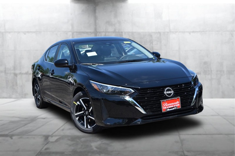 Nissan Sentra Vehicle Image 02