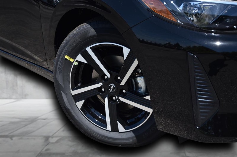 Nissan Sentra Vehicle Image 03