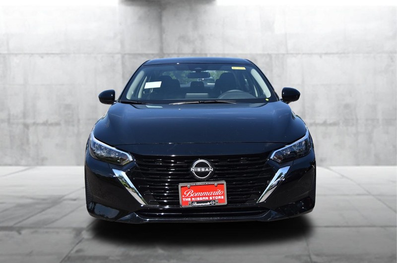 Nissan Sentra Vehicle Image 04