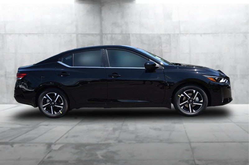 Nissan Sentra Vehicle Image 05