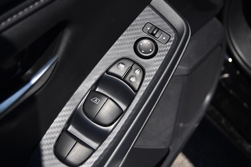 Nissan Sentra Vehicle Image 09
