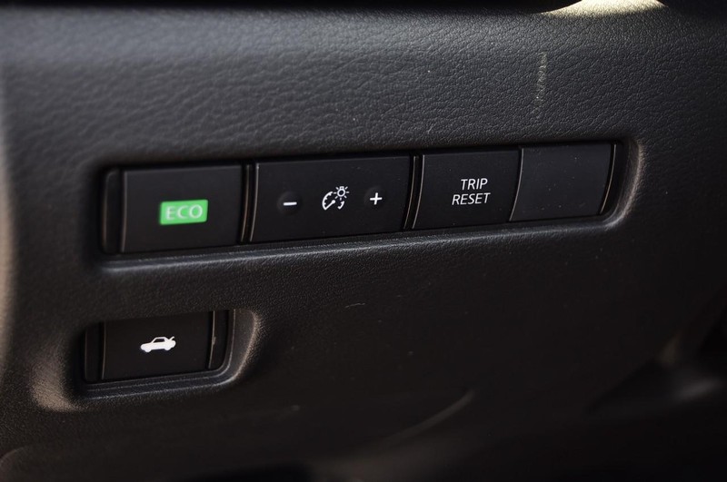Nissan Sentra Vehicle Image 11