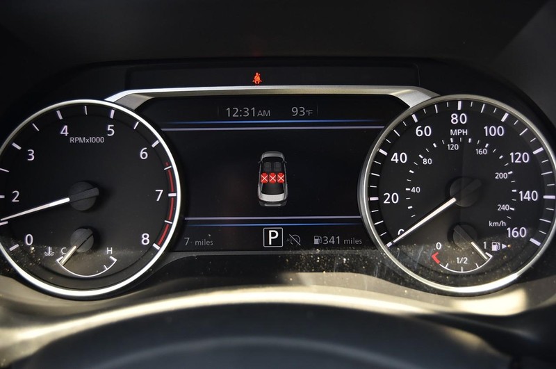 Nissan Sentra Vehicle Image 12