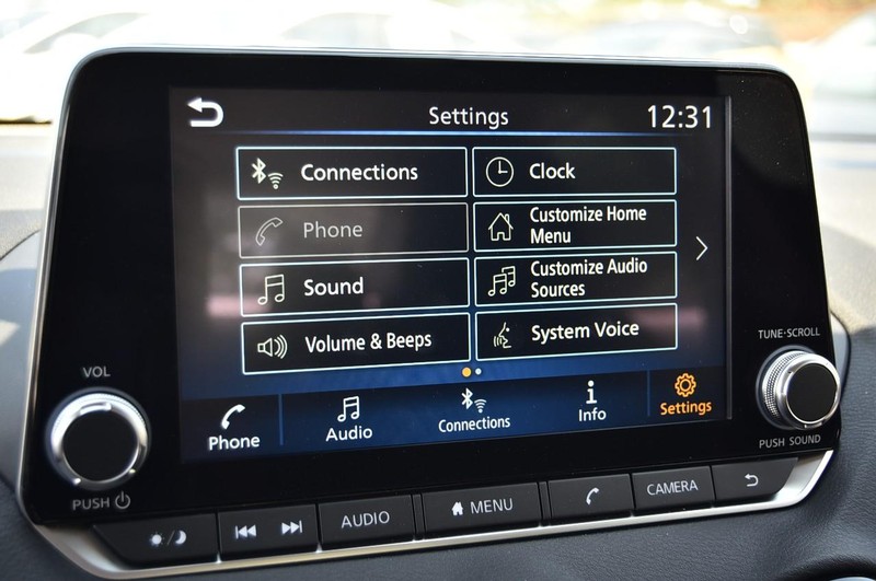 Nissan Sentra Vehicle Image 14