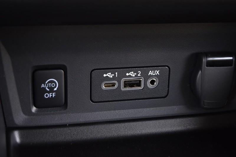 Nissan Sentra Vehicle Image 16