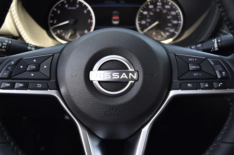 Nissan Sentra Vehicle Image 18
