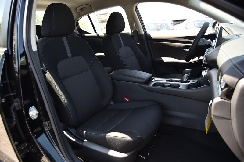 Nissan Sentra Vehicle Image 20