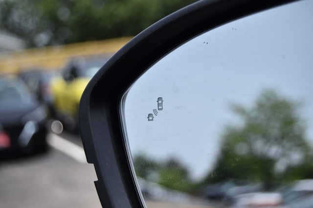 Nissan Murano Vehicle Image 11