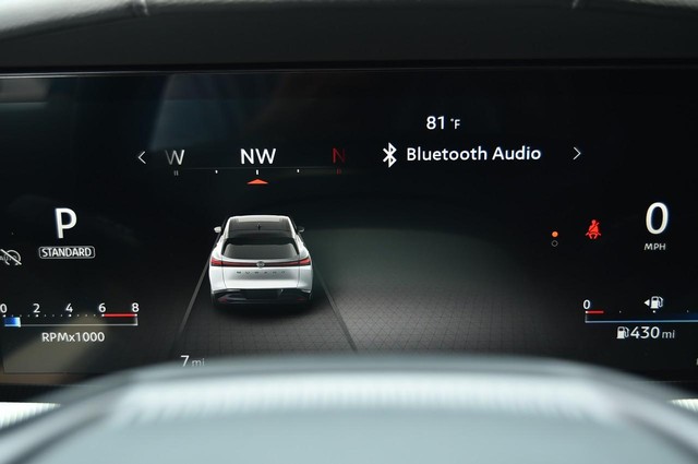 Nissan Murano Vehicle Image 13