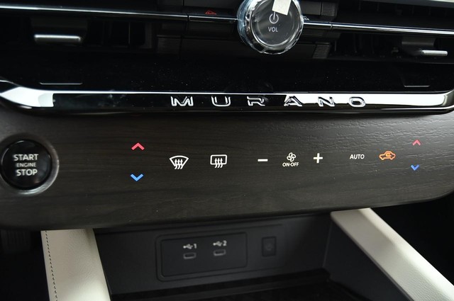 Nissan Murano Vehicle Image 19