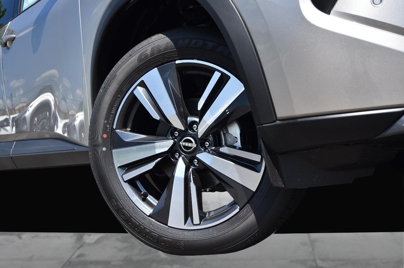 Nissan Rogue Vehicle Image 03