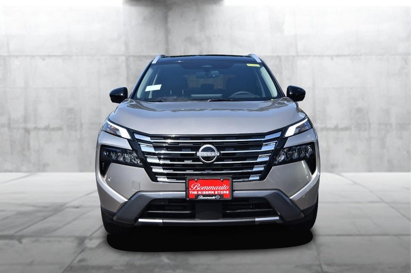 Nissan Rogue Vehicle Image 04