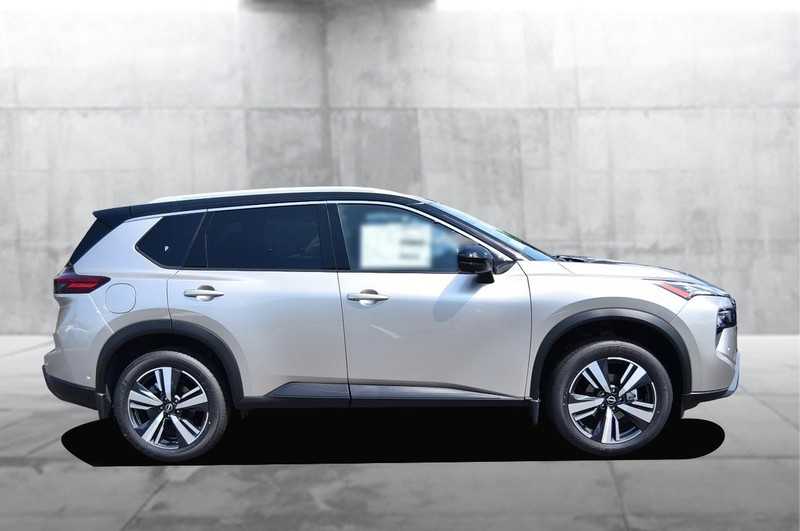 Nissan Rogue Vehicle Image 05