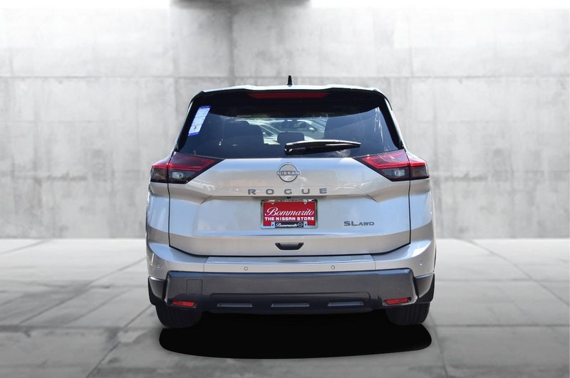 Nissan Rogue Vehicle Image 06