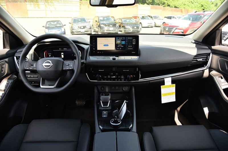 Nissan Rogue Vehicle Image 08