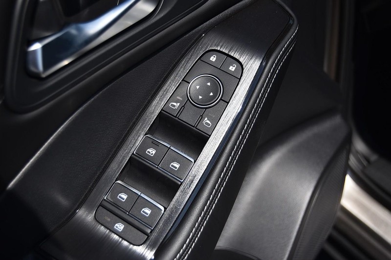 Nissan Rogue Vehicle Image 09