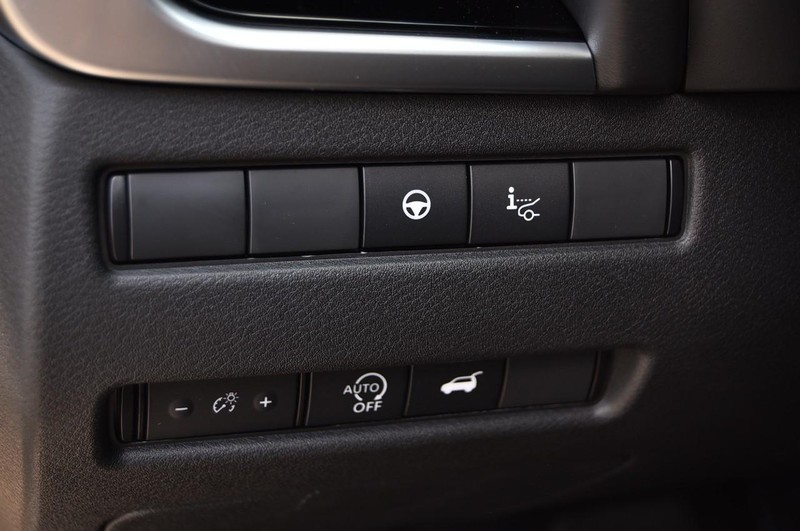 Nissan Rogue Vehicle Image 12