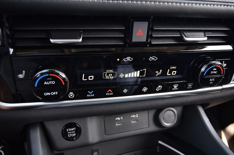 Nissan Rogue Vehicle Image 16