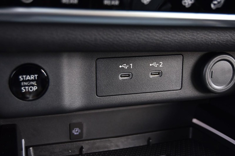 Nissan Rogue Vehicle Image 17