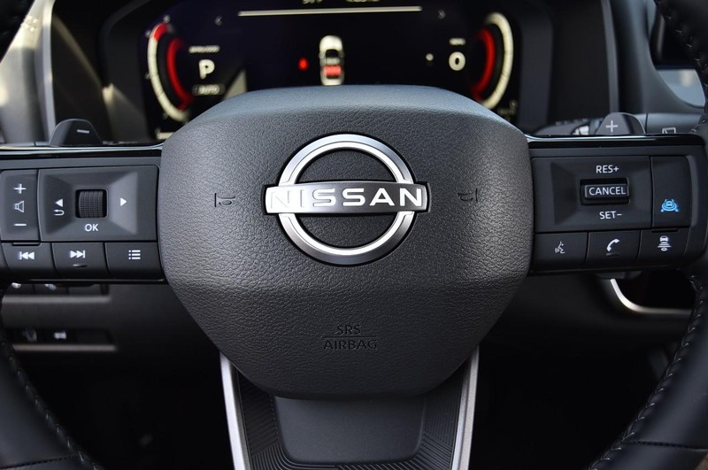 Nissan Rogue Vehicle Image 19