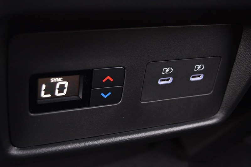Nissan Rogue Vehicle Image 25