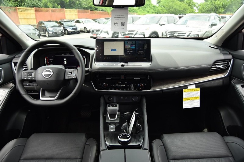 Nissan Rogue Vehicle Image 08