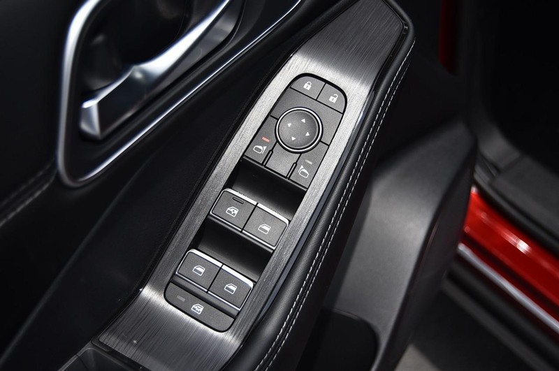 Nissan Rogue Vehicle Image 09