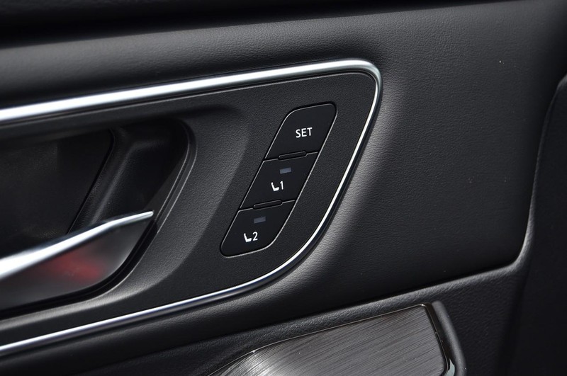 Nissan Rogue Vehicle Image 10