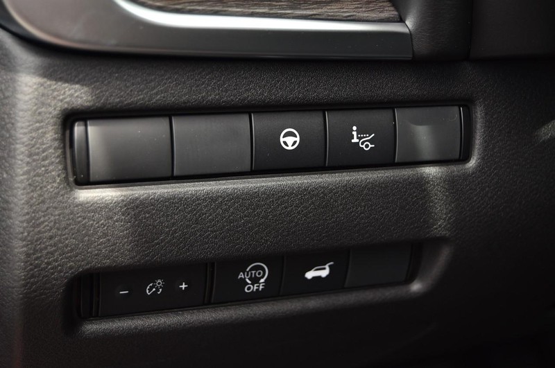 Nissan Rogue Vehicle Image 12