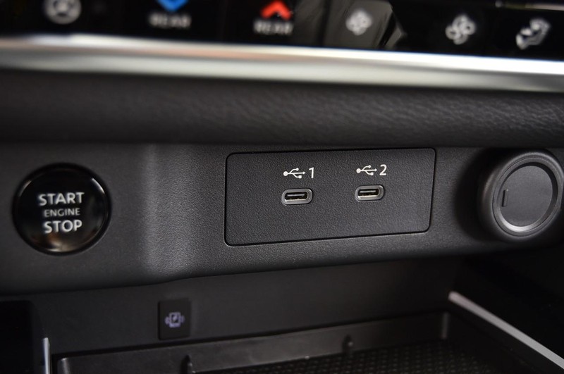 Nissan Rogue Vehicle Image 19