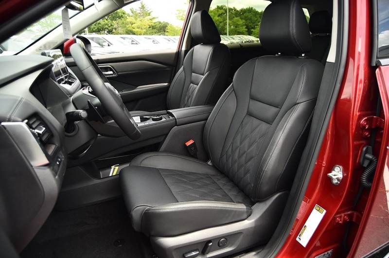 Nissan Rogue Vehicle Image 22