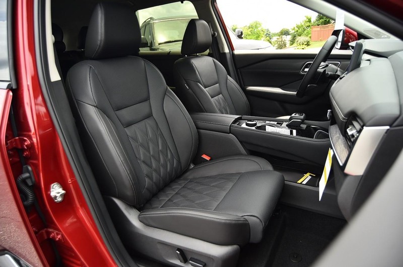 Nissan Rogue Vehicle Image 23