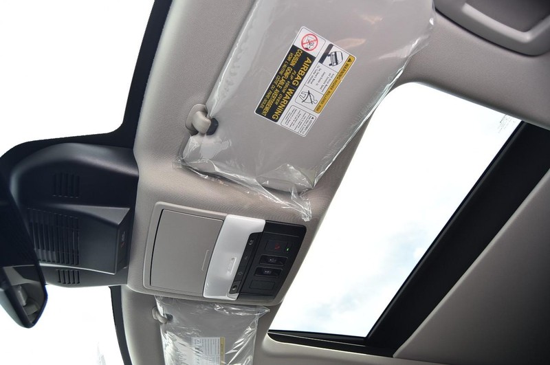 Nissan Rogue Vehicle Image 24