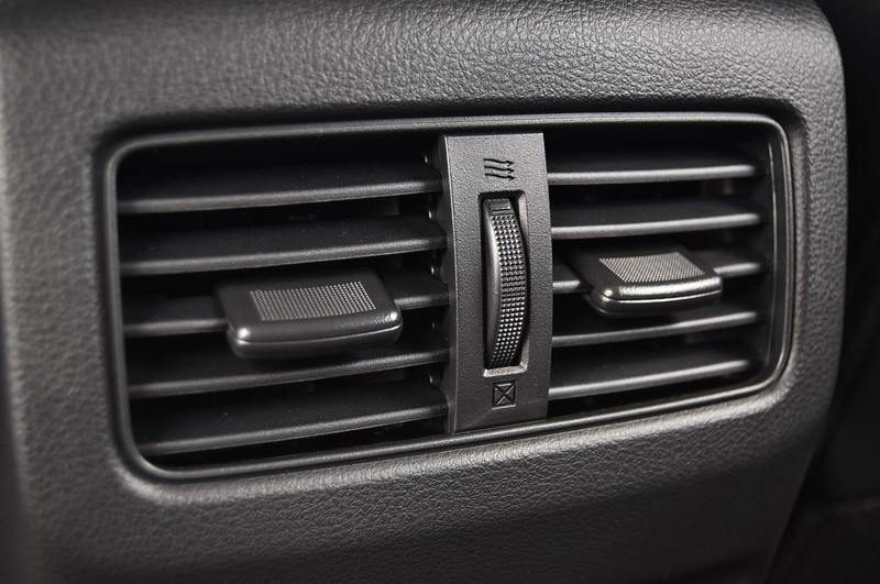 Nissan Rogue Vehicle Image 26