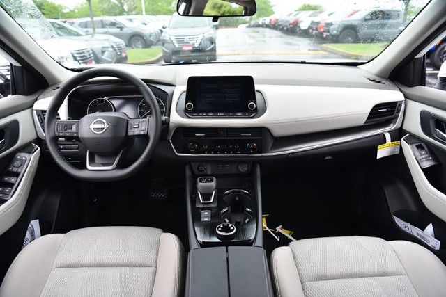 Nissan Rogue Vehicle Image 08