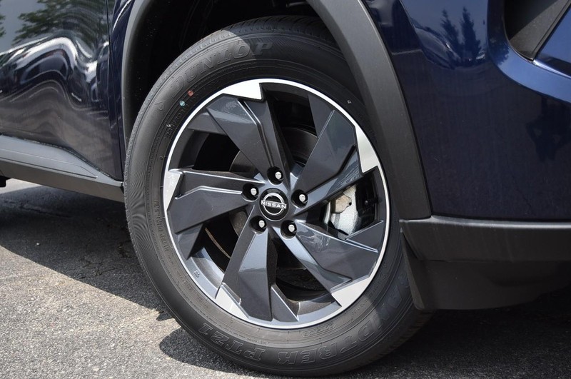 Nissan Rogue Vehicle Image 03