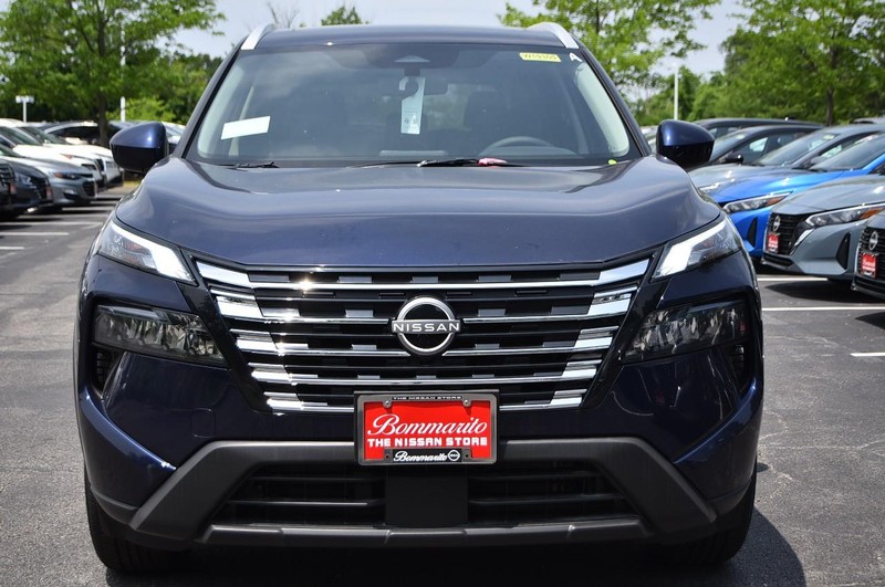 Nissan Rogue Vehicle Image 04