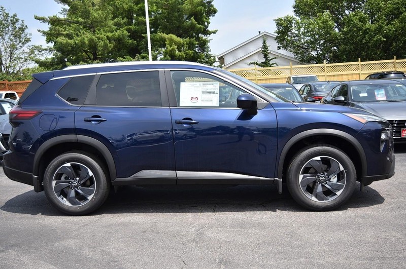 Nissan Rogue Vehicle Image 05
