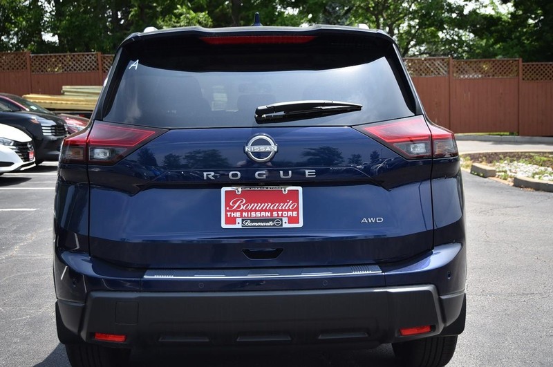 Nissan Rogue Vehicle Image 06