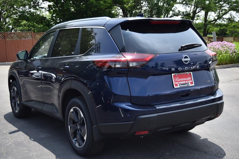 Nissan Rogue Vehicle Image 07