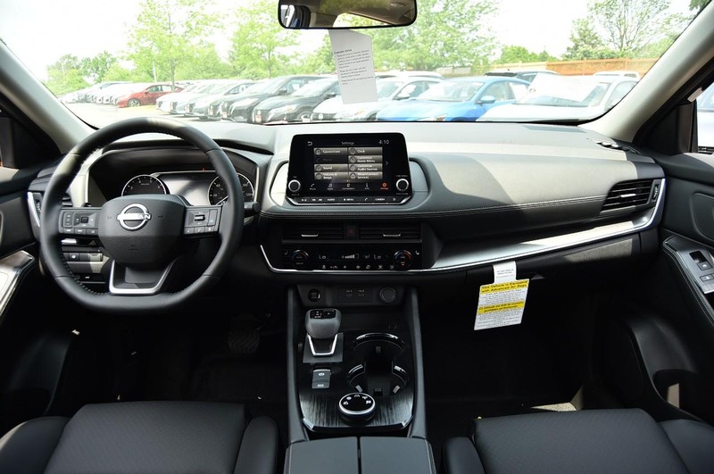 Nissan Rogue Vehicle Image 08