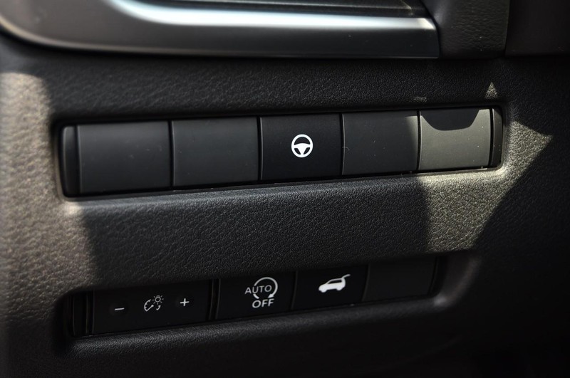 Nissan Rogue Vehicle Image 11