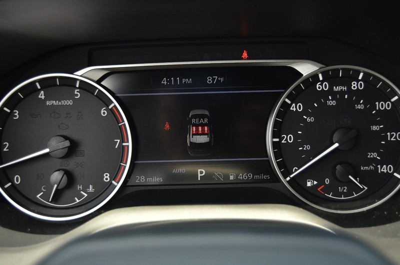Nissan Rogue Vehicle Image 12