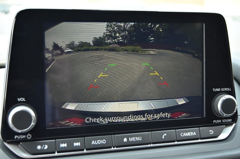 Nissan Rogue Vehicle Image 13