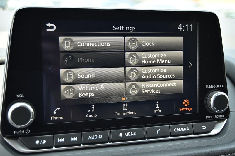 Nissan Rogue Vehicle Image 14